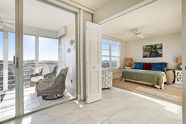 575 Oaks Lane 703, Pompano Beach, FL 33069