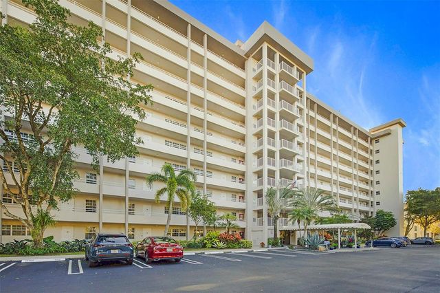 575 Oaks Lane 703, Pompano Beach, FL 33069