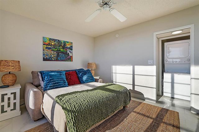 575 Oaks Lane 703, Pompano Beach, FL 33069