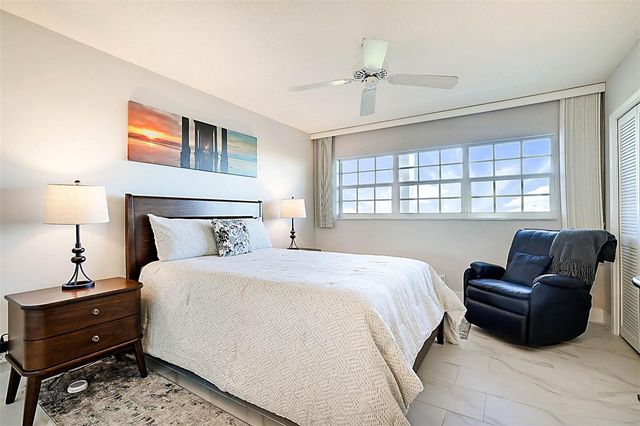 575 Oaks Lane 703, Pompano Beach, FL 33069