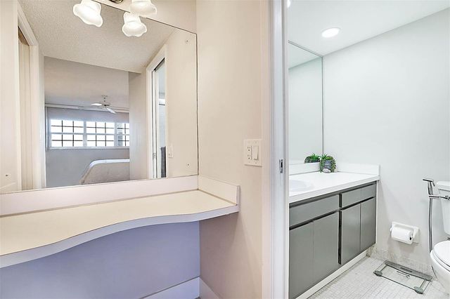 575 Oaks Lane 703, Pompano Beach, FL 33069