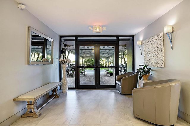 575 Oaks Lane 703, Pompano Beach, FL 33069