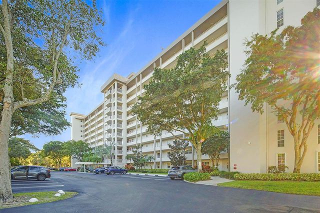 575 Oaks Lane 703, Pompano Beach, FL 33069