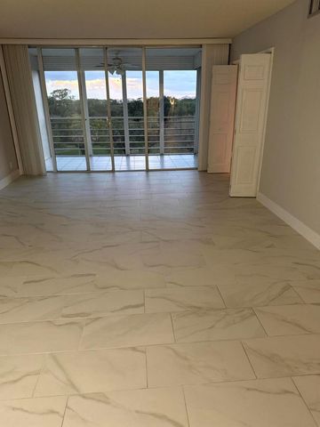 575 Oaks Lane 703, Pompano Beach, FL 33069