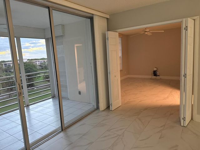 575 Oaks Lane 703, Pompano Beach, FL 33069