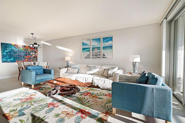 575 Oaks Lane 703, Pompano Beach, FL 33069