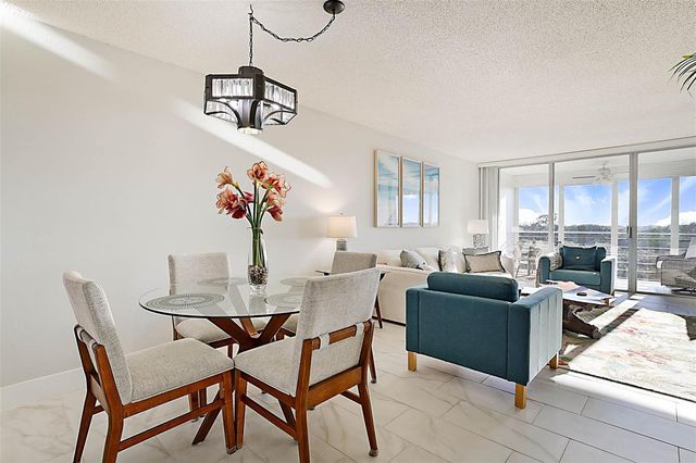 575 Oaks Lane 703, Pompano Beach, FL 33069