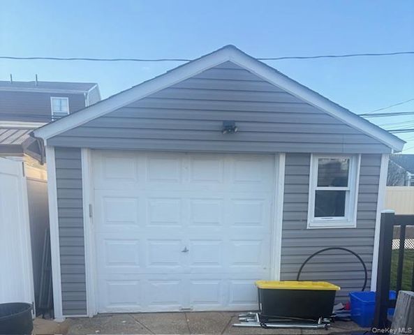 18 Robert Street, Freeport, NY 11520