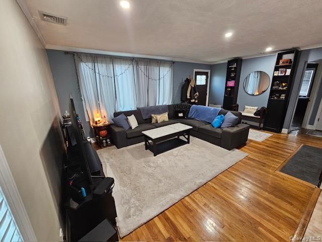 18 Robert Street, Freeport, NY 11520