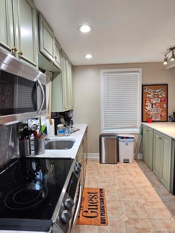 18 Robert Street, Freeport, NY 11520