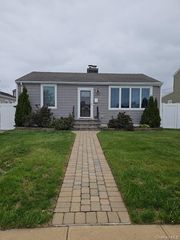 18 Robert Street, Freeport, NY 11520