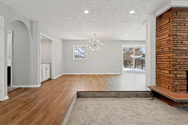 526 E Park Lane St, Derby, KS 67037