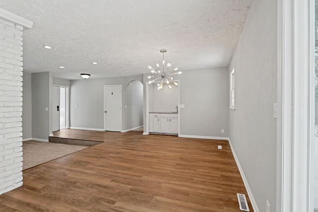 526 E Park Lane St, Derby, KS 67037