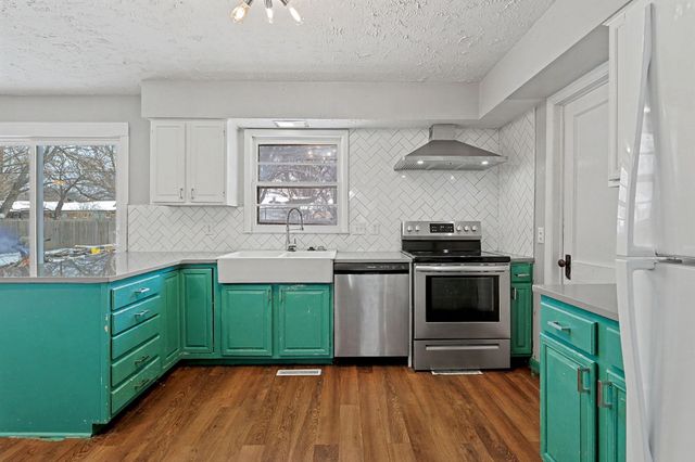 526 E Park Lane St, Derby, KS 67037