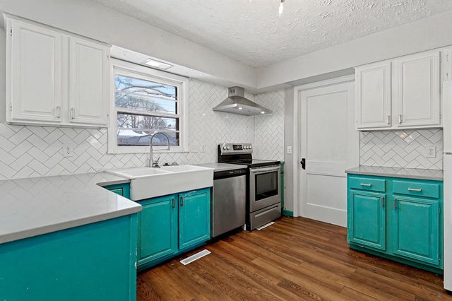 526 E Park Lane St, Derby, KS 67037