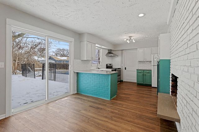 526 E Park Lane St, Derby, KS 67037