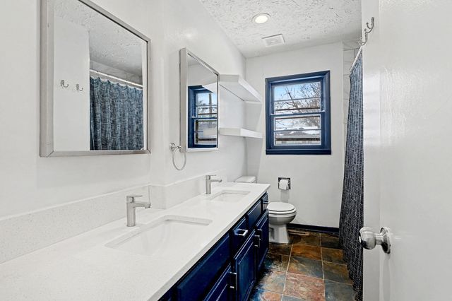 526 E Park Lane St, Derby, KS 67037