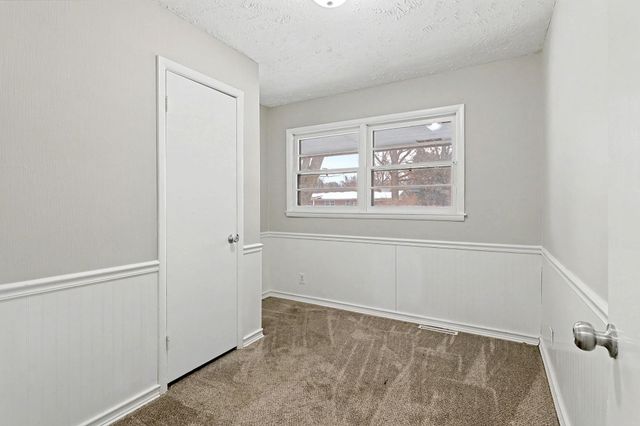 526 E Park Lane St, Derby, KS 67037