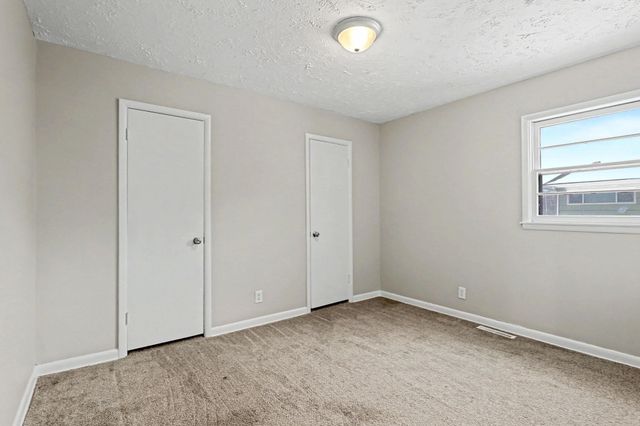 526 E Park Lane St, Derby, KS 67037