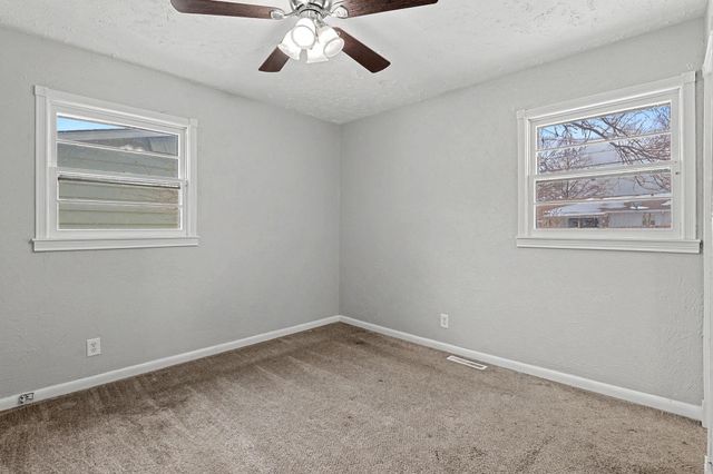 526 E Park Lane St, Derby, KS 67037