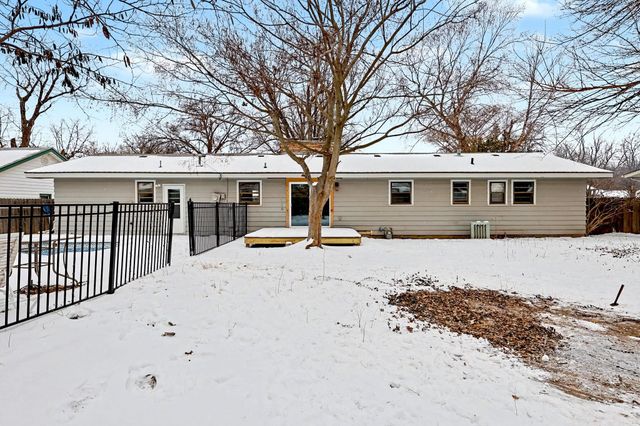 526 E Park Lane St, Derby, KS 67037