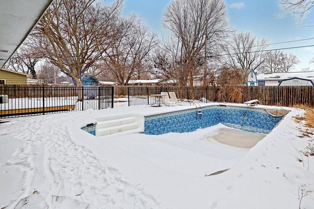 526 E Park Lane St, Derby, KS 67037