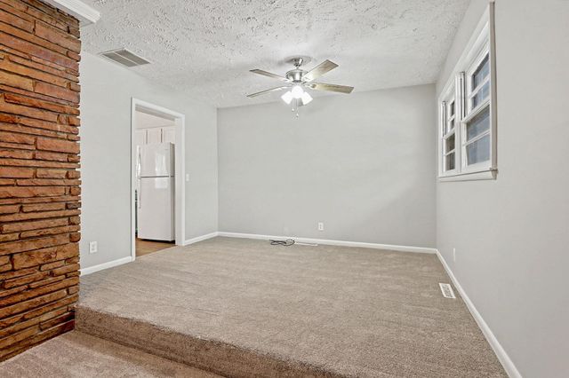 526 E Park Lane St, Derby, KS 67037