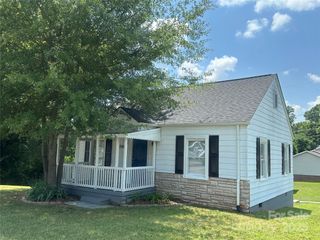706 13th Street SW, Hickory, NC 28602