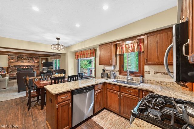 10178 Huntington Park Drive, Strongsville, OH 44136