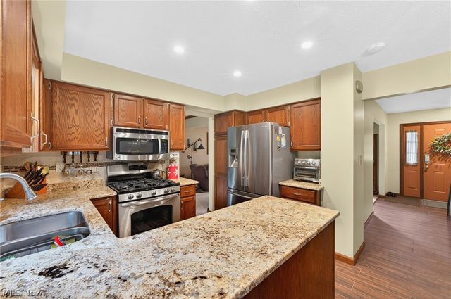 10178 Huntington Park Drive, Strongsville, OH 44136