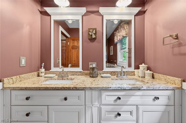 10178 Huntington Park Drive, Strongsville, OH 44136