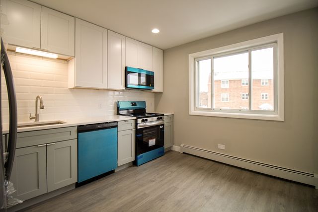 10457 Dearlove Road 1A, Glenview, IL 60025