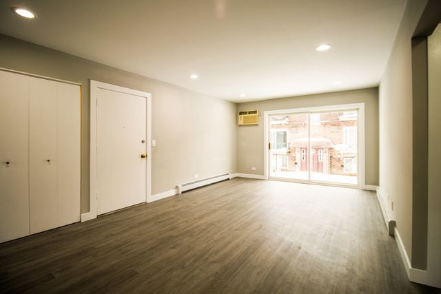 10457 Dearlove Road 1A, Glenview, IL 60025