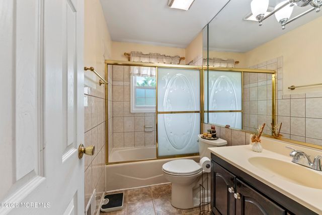 5 Yale Court, East Brunswick, NJ 08816
