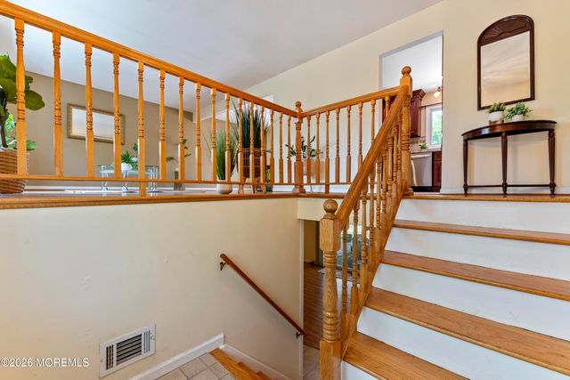5 Yale Court, East Brunswick, NJ 08816
