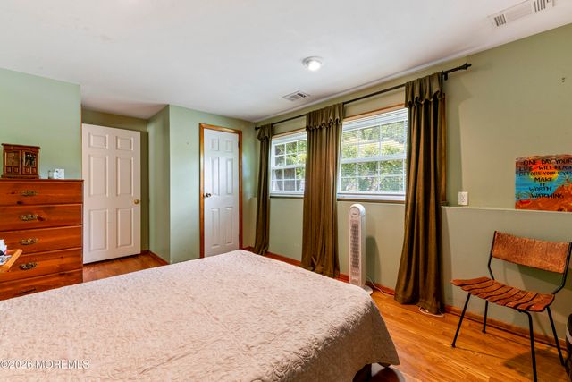 5 Yale Court, East Brunswick, NJ 08816