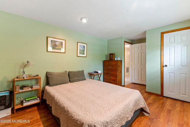 5 Yale Court, East Brunswick, NJ 08816