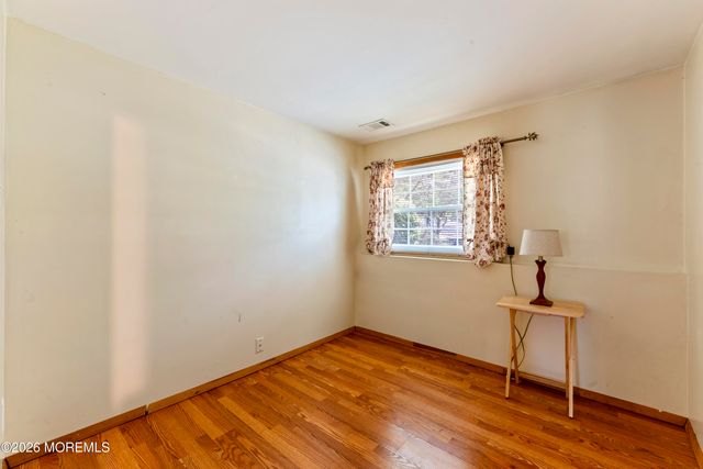 5 Yale Court, East Brunswick, NJ 08816
