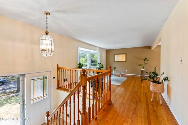 5 Yale Court, East Brunswick, NJ 08816