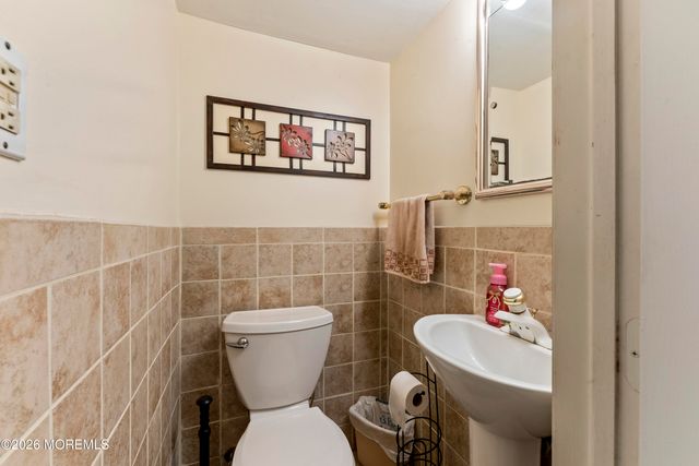 5 Yale Court, East Brunswick, NJ 08816