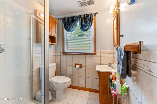 5 Yale Court, East Brunswick, NJ 08816