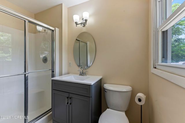 5 Yale Court, East Brunswick, NJ 08816