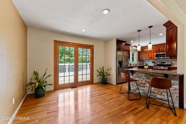 5 Yale Court, East Brunswick, NJ 08816