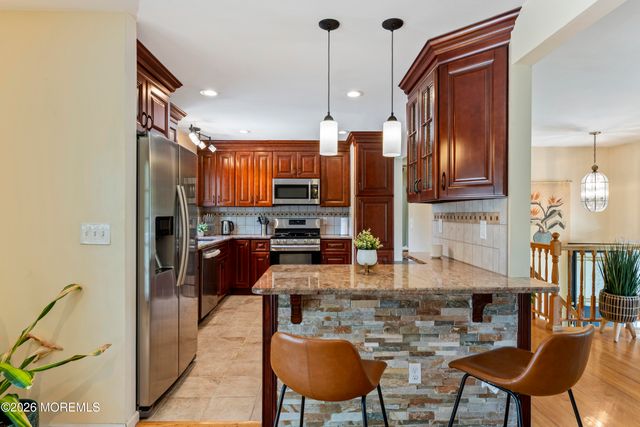 5 Yale Court, East Brunswick, NJ 08816