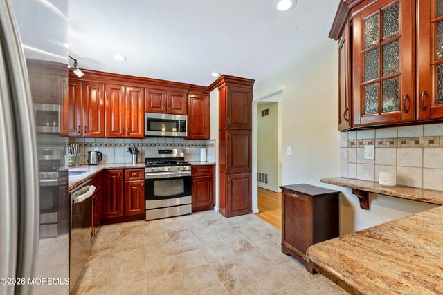 5 Yale Court, East Brunswick, NJ 08816