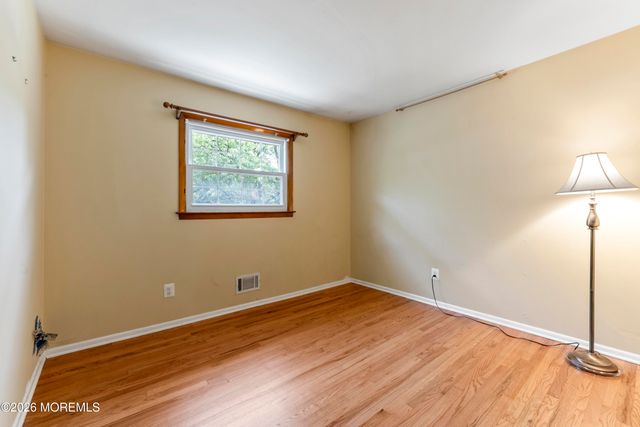 5 Yale Court, East Brunswick, NJ 08816