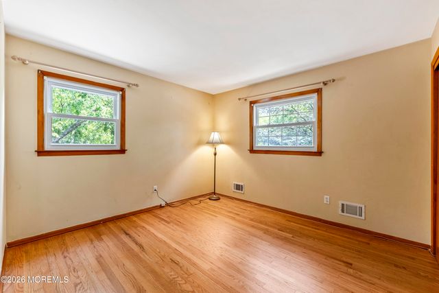5 Yale Court, East Brunswick, NJ 08816