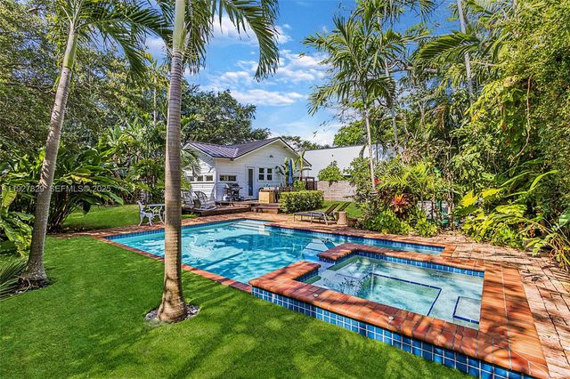 665 NE 120th St, Biscayne Park, FL 33161