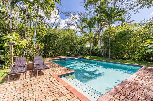 665 NE 120th St, Biscayne Park, FL 33161