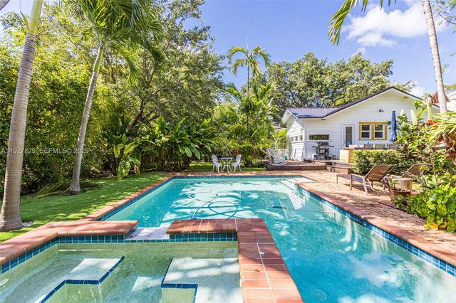 665 NE 120th St, Biscayne Park, FL 33161